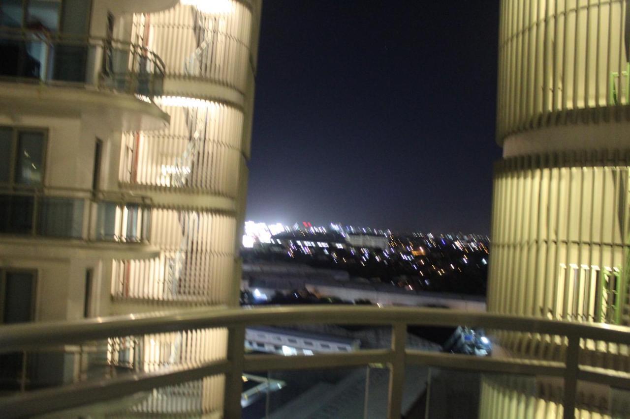 Azure C2 Balcony Wifi Near Mall Airport Multiple Units Paranaque City Экстерьер фото