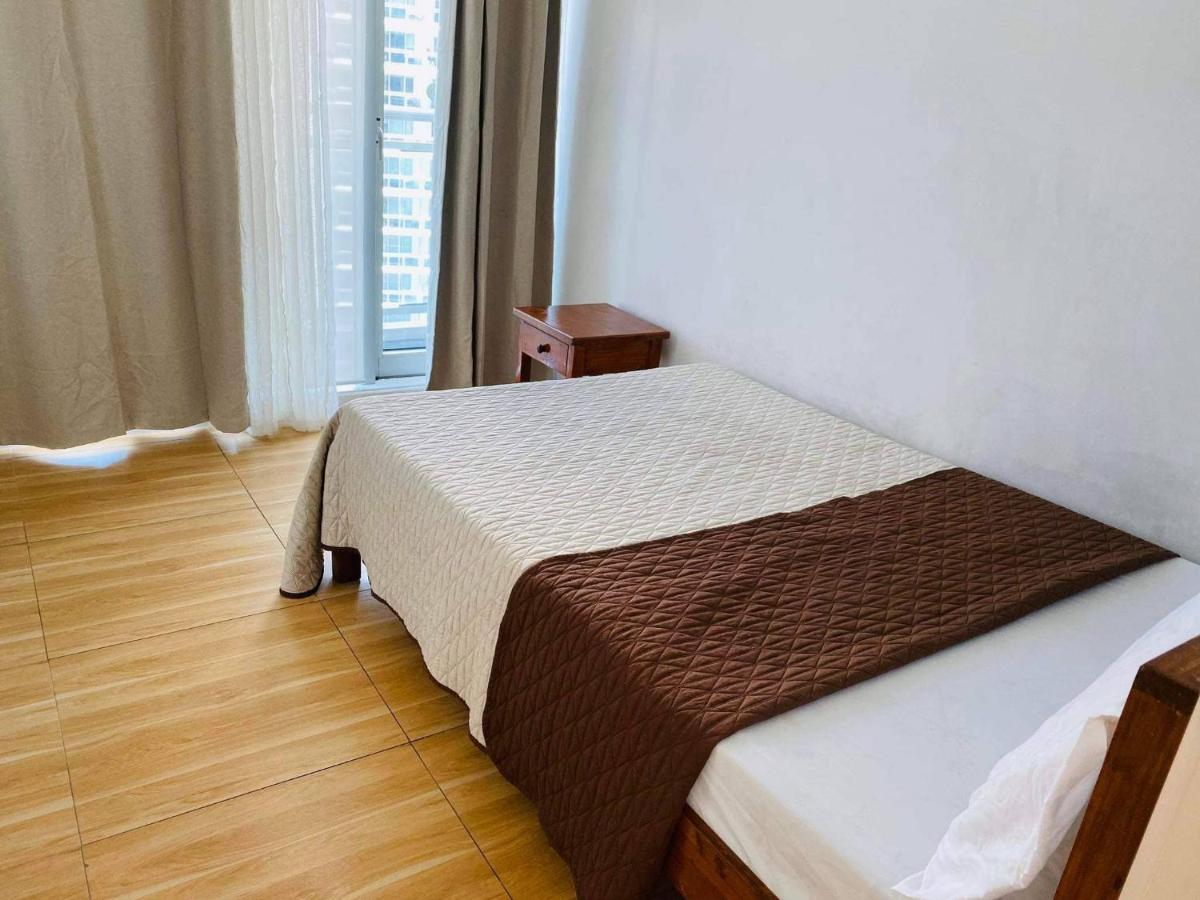 Azure C2 Balcony Wifi Near Mall Airport Multiple Units Paranaque City Экстерьер фото